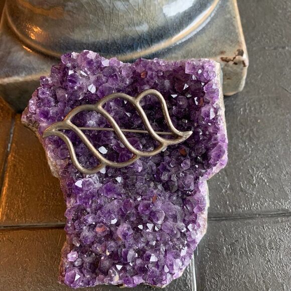 Sterling Silver Pin in curvaceous pattern, Vintage, Stamped - Picture 1 of 4